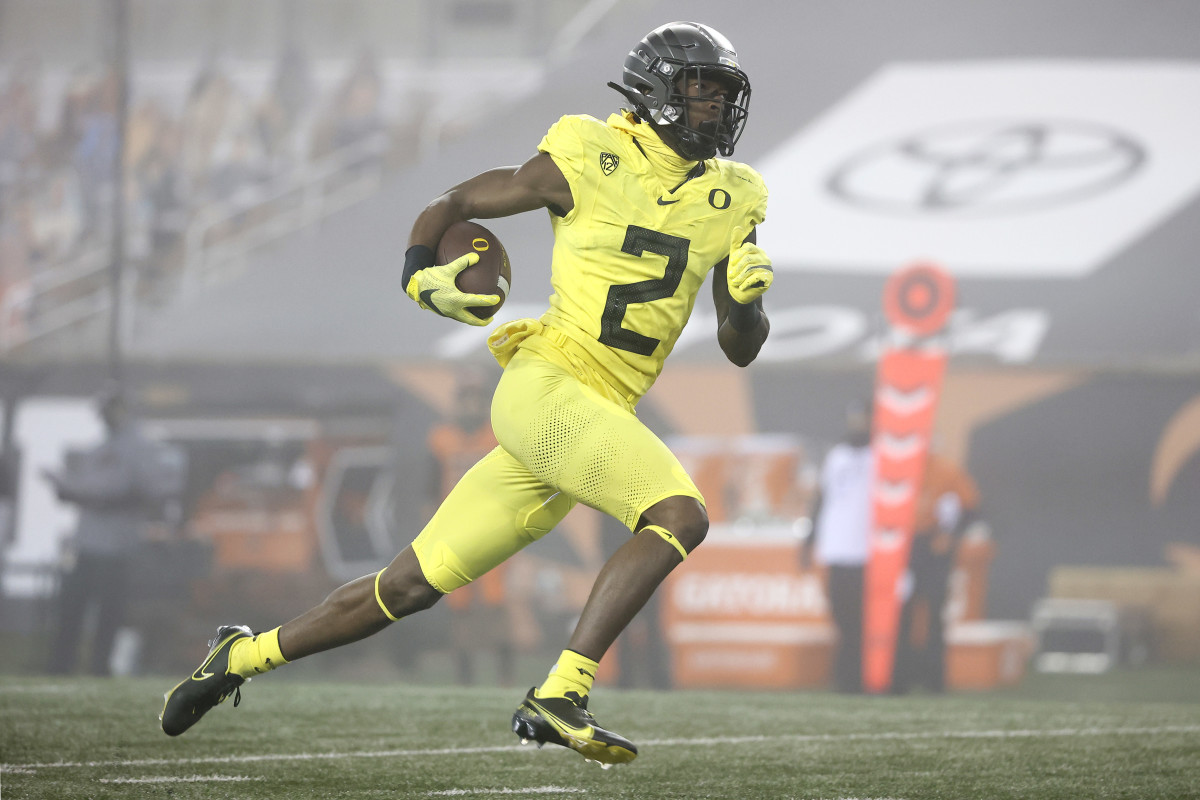 Devon Williams runs upfield in a breakout 101-yard receiving performance against Oregon State on November 27, 2020.